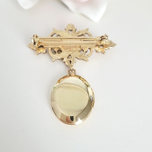VINTAGE Faux Pearl Gold Tone Locket Brooch - Picture 2 of 4